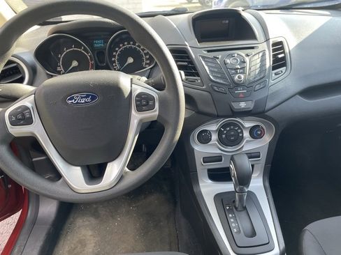Used 2018 Ford Fiesta SE image 8