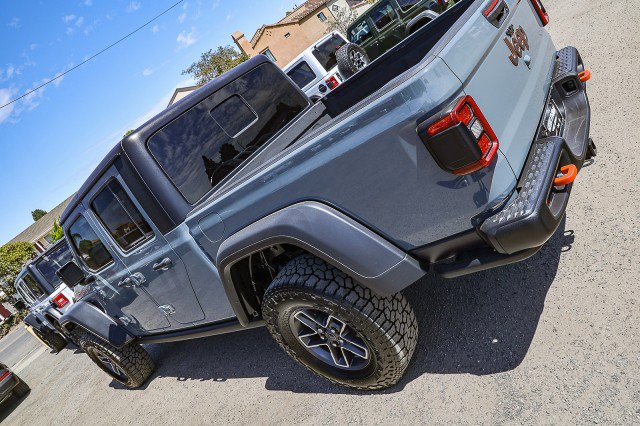 Used 2024 Jeep Gladiator Mojave w/ Steel Bumper Group AWD/4WD image 11