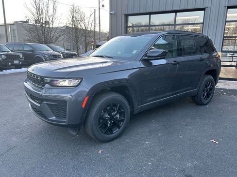 New 2026 Jeep Grand Cherokee Altitude AWD/4WD image 9