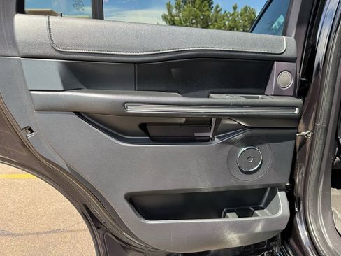 Used 2019 Ford Expedition XLT w/ Equipment Group 202A AWD/4WD image 13