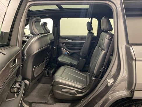 Used 2022 Jeep Grand Cherokee L Overland w/ Luxury Tech Group IV image 24