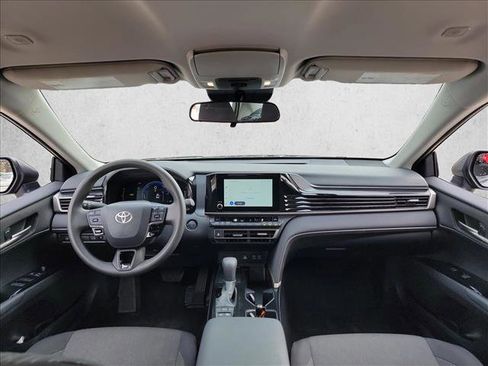 Used 2025 Toyota Camry LE image 18