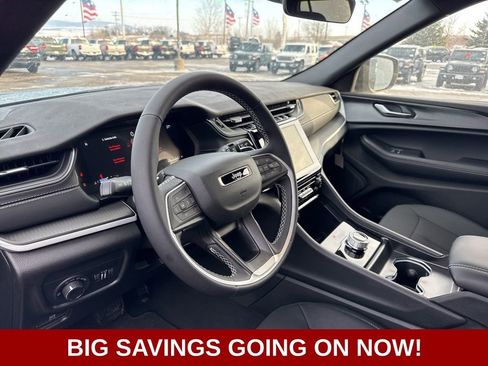 New 2025 Jeep Grand Cherokee Laredo image 22