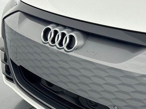 Used 2022 Audi e-tron GT Premium Plus image 13
