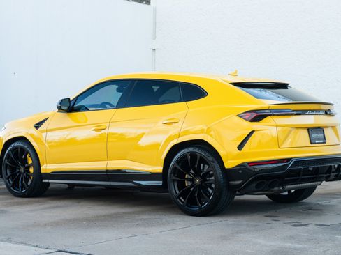Used 2021 Lamborghini Urus image 9