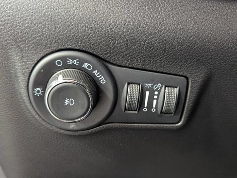Used 2022 Jeep Compass Latitude FWD image 14