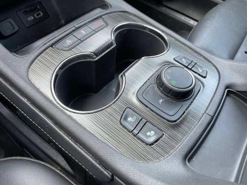 Used 2023 GMC Acadia SLT w/ Elevation Edition FWD image 21