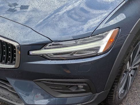 New 2026 Volvo V60 B5 Cross Country Plus w/ Climate Package image 11