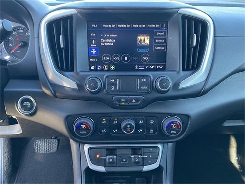 Used 2024 GMC Terrain SLT image 11