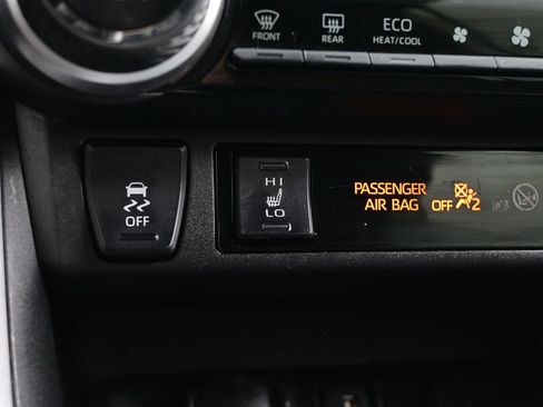 Used 2022 Toyota RAV4 XLE w/ Convenience Package AWD/4WD image 22