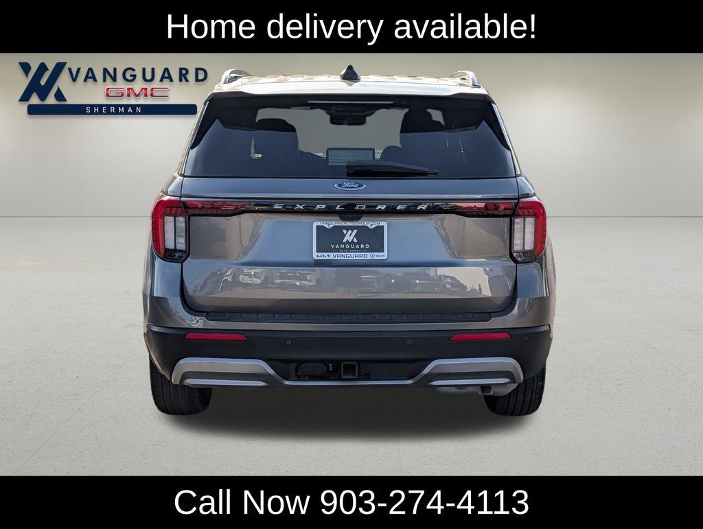 Used 2026 Ford Explorer Platinum RWD image 5