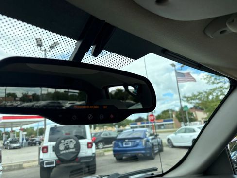 Used 2005 Chevrolet Avalanche Z71 w/ Preferred Equipment Group image 28