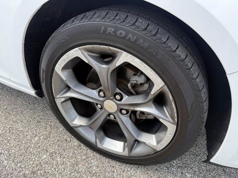 Used 2021 Chevrolet Malibu LT FWD image 19