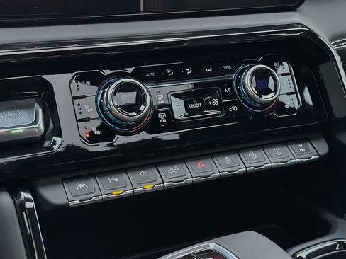 Used 2024 GMC Sierra 1500 AT4X image 18