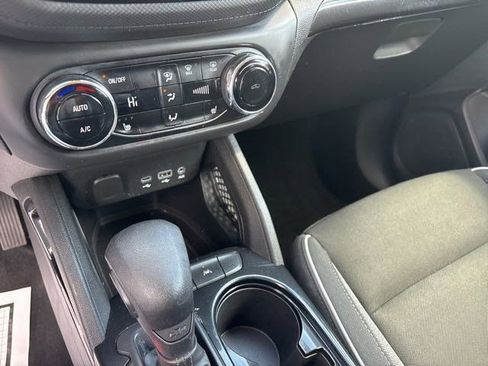 Used 2021 Chevrolet TrailBlazer LT w/ Convenience Package FWD image 24