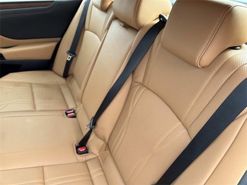 Certified 2025 Lexus ES 300h w/ Luxury Package image 13