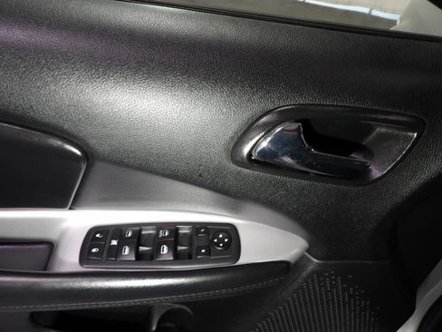 Used 2020 Dodge Journey SE FWD image 9