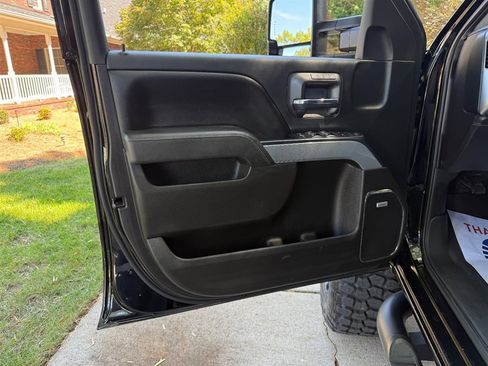 Used 2017 Chevrolet Silverado 2500 LTZ image 46