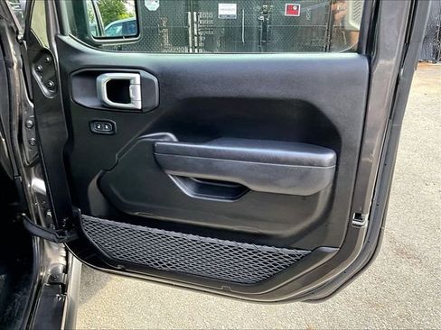 Used 2024 Jeep Wrangler Unlimited Rubicon AWD/4WD image 19