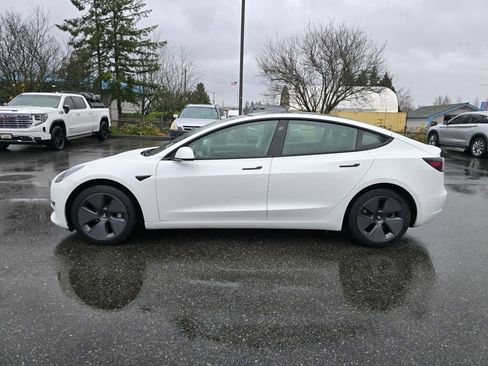 Used 2021 Tesla Model 3 Standard Range Plus image 4