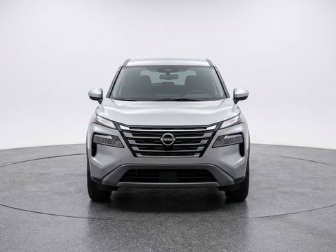 Used 2025 Nissan Rogue SV AWD/4WD image 2