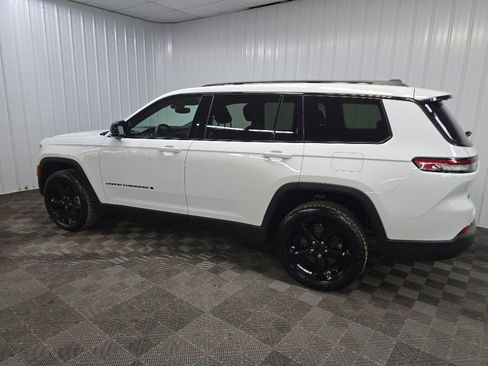 Used 2023 Jeep Grand Cherokee L Laredo AWD/4WD image 4