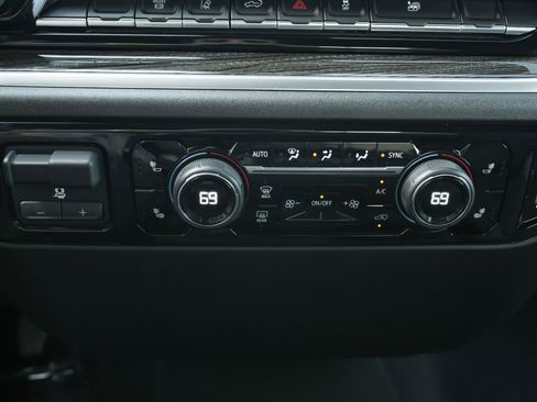 Used 2025 Chevrolet Silverado 2500 LT w/ Convenience Package image 15