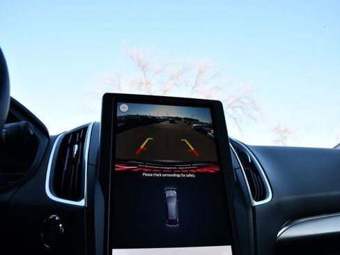 Used 2024 Ford Edge Titanium image 17