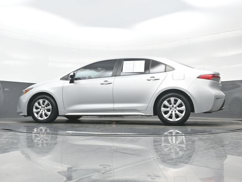 Used 2021 Toyota Corolla LE image 27