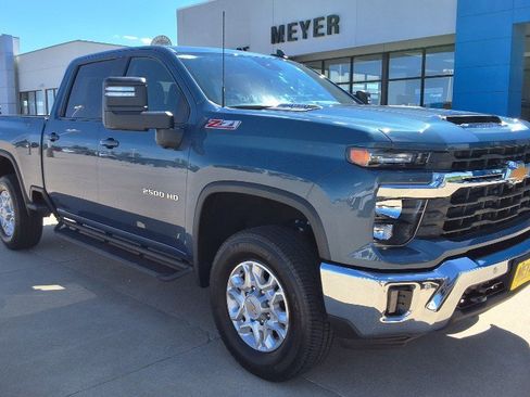 Used 2025 Chevrolet Silverado 2500 LT w/ All Star Edition AWD/4WD image 2