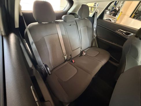 Used 2025 Kia Sportage LX FWD image 33