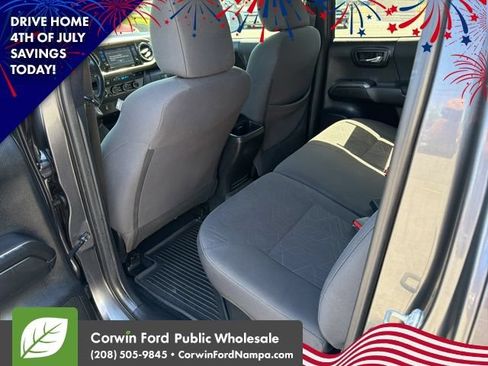 Used 2017 Toyota Tacoma TRD Off-Road w/ Premium & Technology Package AWD/4WD image 28