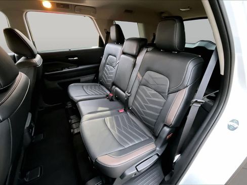 Used 2025 Nissan Pathfinder Platinum w/ Cargo Package FWD image 20