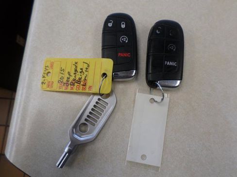 Used 2015 Jeep Renegade Limited w/ Advanced Technology Group image 9