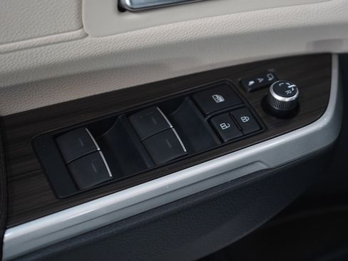 Used 2023 Toyota Sienna Platinum image 24