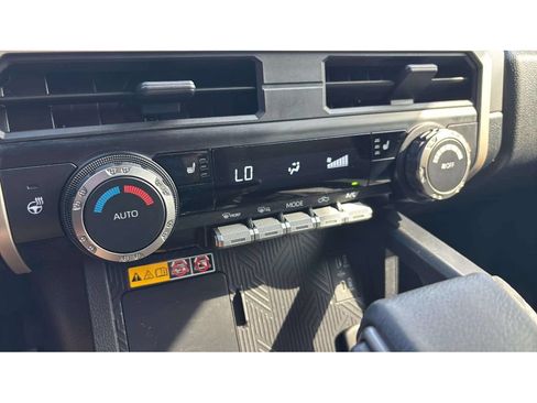 Used 2024 Toyota Tacoma SR5 AWD/4WD image 21