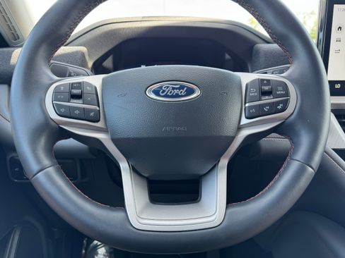 Used 2025 Ford Explorer Active image 21