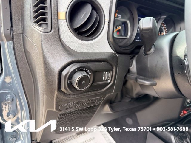 Used 2025 Jeep Wrangler Unlimited Sport AWD/4WD image 15