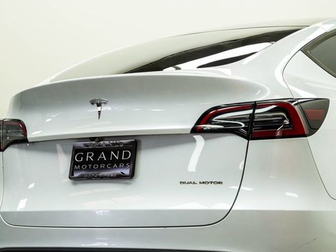 Used 2023 Tesla Model Y Long Range AWD/4WD image 13
