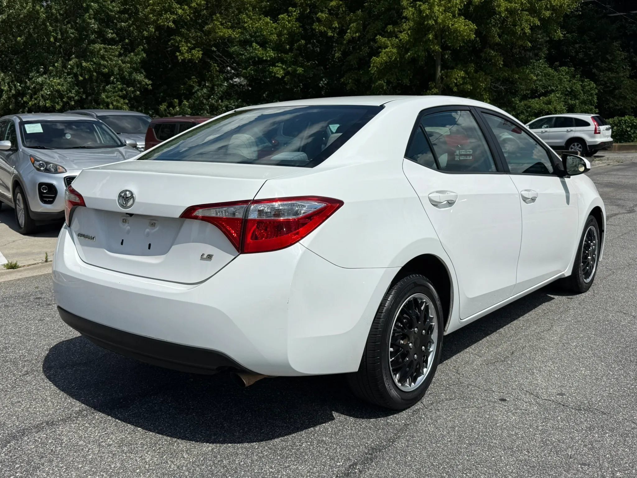 Used 2016 Toyota Corolla LE FWD image 3