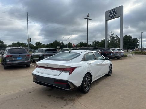 Used 2025 Hyundai Elantra SEL FWD image 6