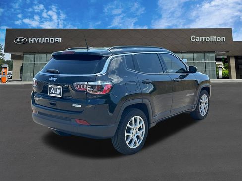 Used 2023 Jeep Compass Latitude AWD/4WD image 5