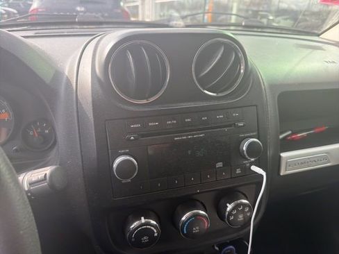 Used 2014 Jeep Compass Sport image 19