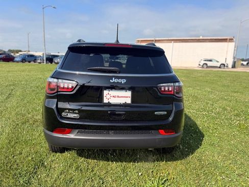 Used 2023 Jeep Compass Latitude AWD/4WD image 3