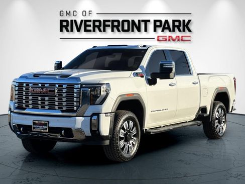Used 2024 GMC Sierra 3500 Denali w/ Denali Reserve Package image 7