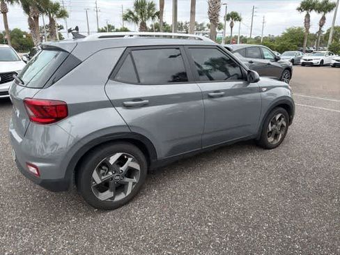 Used 2022 Hyundai Venue SEL image 7