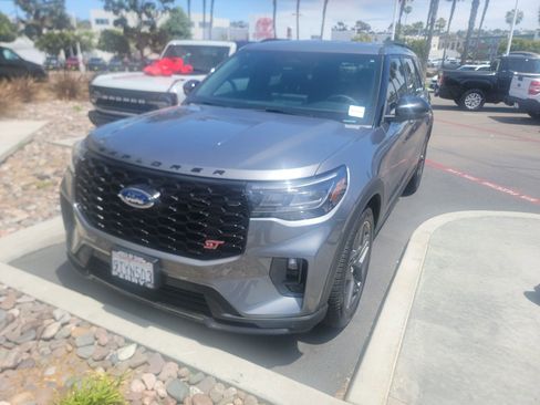 Used 2025 Ford Explorer ST AWD/4WD image 1