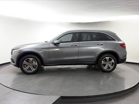 Used 2019 Mercedes-Benz GLC 350e 4MATIC image 3