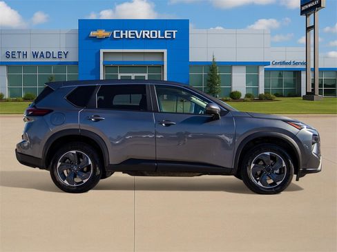 Used 2024 Nissan Rogue SV image 8