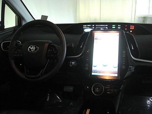 Certified 2021 Toyota Prius Prime XLE image 2